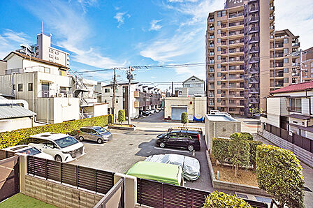 住戸からの眺望。晴れた日にバルコニーに出ると、広い空と優しい風を感じることができます。