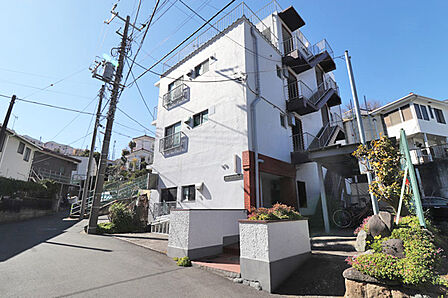 4階建4階部分の角部屋の為、陽当り良好です