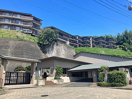 緑豊かな高台に佇む180邸。2023年4月~2024年2月:大規模修繕工事実施
