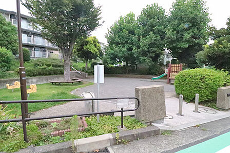 東希望ケ丘第三公園まで約120m(徒歩2分)