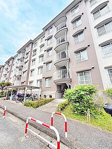 外観:緑豊かで静かな住環境 開放感のある最上階角部屋です ペット飼育可(細則あり) 外観:緑豊かで静かな住環境 開放感のある最上階角部屋です ペット飼育可(細則あり)