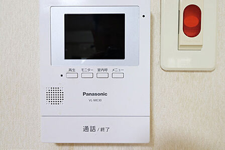 来訪者の確認に便利なモニター付インターホン