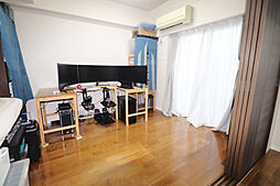 約5.4帖洋室　リビングとは続き間になっているため利便性のよいお部屋です