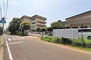 市立酒井根小学校　約540m　徒歩7分