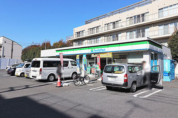 ファミリーマー...