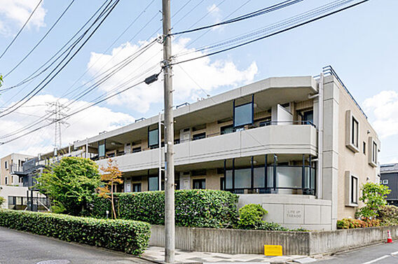 不審者が建物に...