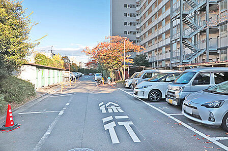 【敷地内駐車場】月額：14000円　※2026年4月9日現在、空きなし