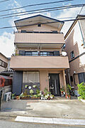 敷地面積92.14ｍ2　1997年築　木造3階建　東武伊勢崎線・大師線「西新井」駅徒歩17分の立地