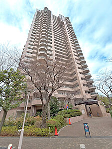 外観:堂々とそびえ立つ地上30階建てのランドマークレジデンスの外観です。 外観:堂々とそびえ立つ地上30階建てのランドマークレジデンスの外観です。
