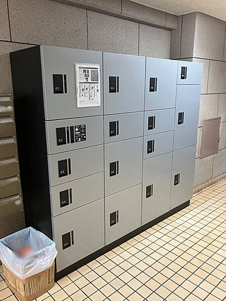 留守中でも宅配便が受け取れる宅配ボックス付き