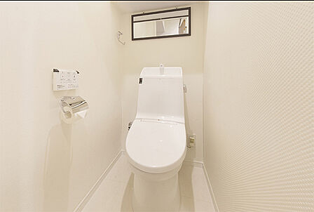 温水洗浄機能付きのトイレです
