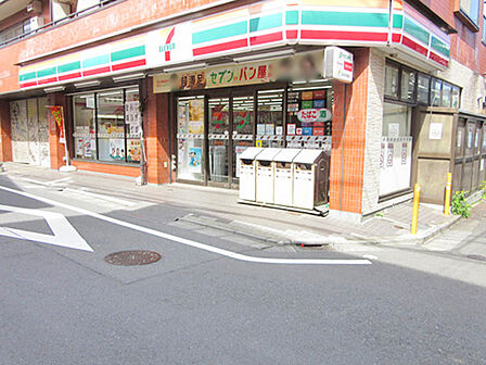 セブン-イレブン 世田谷三宿1丁目店 約30m、徒歩1分