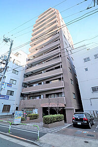 外観：商店街からほど近く、スーパーやコンビニ、ドラッグストアなどが揃い、生活利便性の高い立地。
