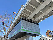 最寄りの日暮里舎人ライナー「西新井大師西」駅までは、約480m（徒歩6分）