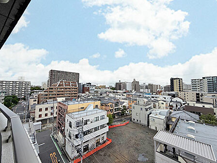 最上階角部屋につき、広々とした眺望となっております。