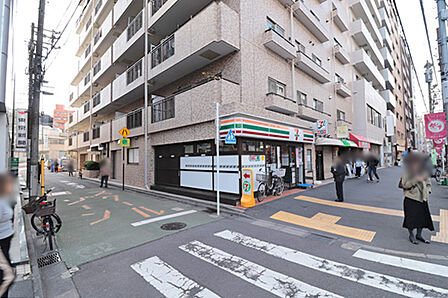 ・セブンイレブン根津駅前店:約230m(徒歩3分)