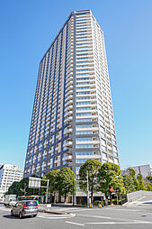 市谷本村町の景観と調和する、フォーマルかつエレガントな外観デザイン。