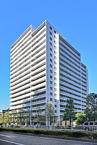 外観:2012年1月築、三菱地所レジデンス分譲、総戸数298戸のマンション。 外観:2012年1月築、三菱地所レジデンス分譲、総戸数298戸のマンション。
