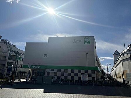 サミットストア 喜多見駅前店(約750m)