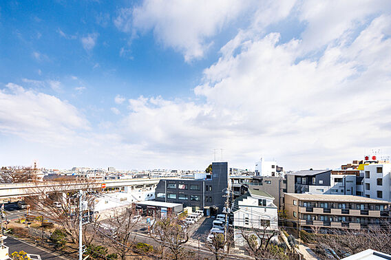 烏山川緑道方面...