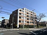 小田急線「千歳船橋」駅徒歩10分。2002年10月築、三菱地所分譲の「パークハウス」シリーズです。【外観】