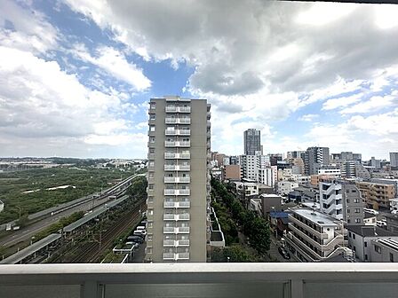 【南東側バルコニーからの眺望】