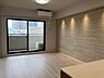 リビング/ダイニング：床暖房付き、一部エコカラット、ウォールダウンライト付きのリビングダイニング