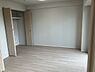 室内：大型収納付き洋室