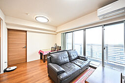 ※家具・調度品は販売価格に含まれません。LD部分には床暖房付き。窓には遮光シートを貼ってあるため西日が気になりにくいです。