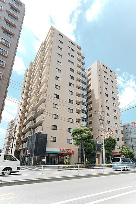 長谷工コーポレーション施工の総戸数135戸のマンション。2026年8月に大規模修繕実施予定です。【現地外観】