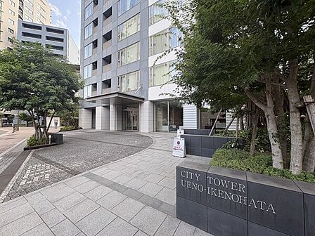 車寄せのあるエントランス車寄せのあるエントランス