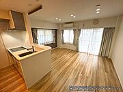 ※現況写真や間取り図等を元にCGで作成したリフォームイメージです。リフォームは別途費用が発生します。通風良好な2面採光設計のLDK。東向きバルコニーに面し、爽やかな朝日が入ります。