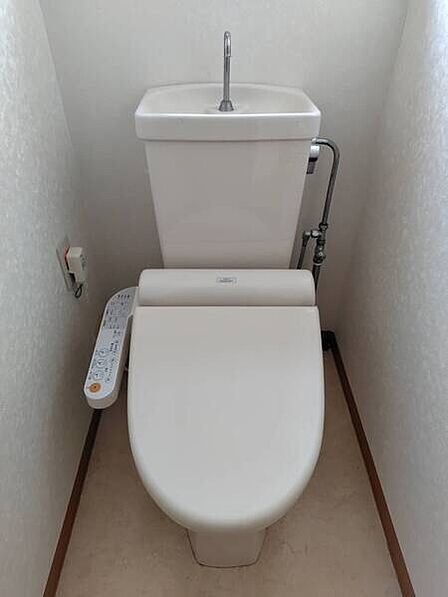 ■温水洗浄機能付トイレ
