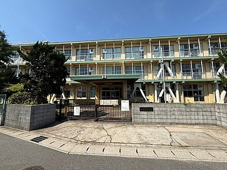 幕張東小学校（約290m）