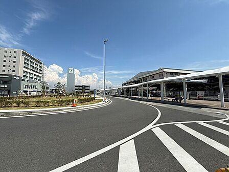 JR総武中央線「幕張」駅（約920m）