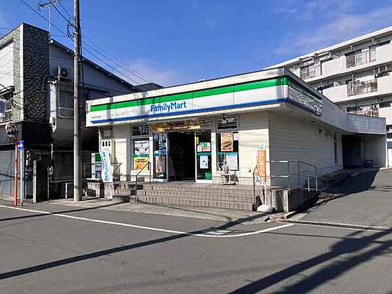 ファミリーマー...
