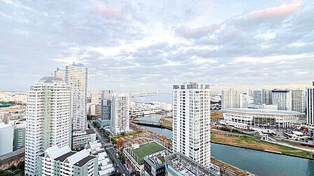 横浜ベイブリッジを望む眺望(東向き)