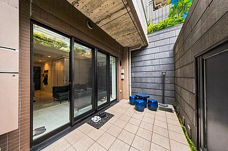 約13.85m2のテラス(※家具・調度品は売買対象に含まれません。)