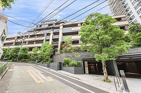 2023年2月築、三菱地所レジデンス分譲マンション。ペットの飼育が可能です(規約による制限有り)。【現地外観写真】