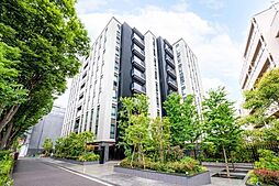 2023年10月築、三菱地所レジデンス分譲。代々木上原の緑豊かな住環境に佇むプライベートレジデンス。【現地外観】