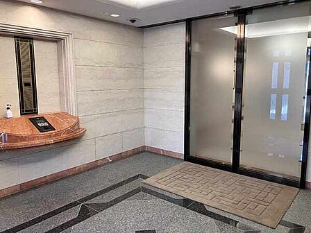 風除室、オートロックあり