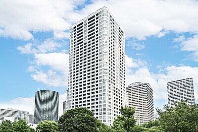 外観:地上36階建の24階部分・西向き住戸。晴れた日には品川エリアのシティビューが望め、眺望良好です。【現地外観】 外観:地上36階建の24階部分・西向き住戸。晴れた日には品川エリアのシティビューが望め、眺望良好です。【現地外観】