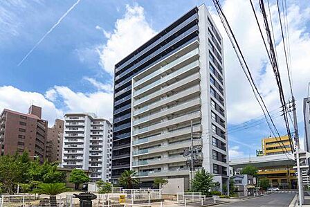 南側隣接地に「東片端どんぐりひろば」あり