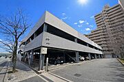 専用使用権付駐車場が設けられています(無償・サイズ制限有り)。詳細はお気軽にお問合せください。【駐車場】