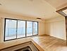 リビング/ダイニング：※販売対象に家具・調度品は含まれません。LD部分に床暖房が搭載されています。冬でも足元から温かく、快適に過ごせそうです。