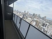 キッチン横に備わった東向きバルコニー。開放感に満ちた空間です。洗濯物干し等家事利用にも重宝します。【バルコニー】