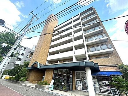 2026年10月に全室クロス・フローリング張替、水回り設備交換などのリフォームを実施予定です。【現地外観写真】