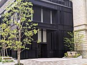 洗練されたデザインが魅力のエントランス。神戸元町商店街が徒歩圏内で、日々のお買物に便利です。【エントランス】