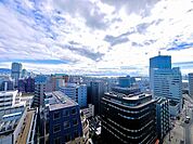 晴れた日には、海や山、遠くまで広がる景色を望めます。昼と夜で違った雰囲気の景色が楽しめそうです。【住戸からの眺望】