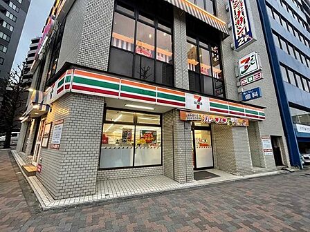 セブンイレブン文京本郷1丁目店 490m